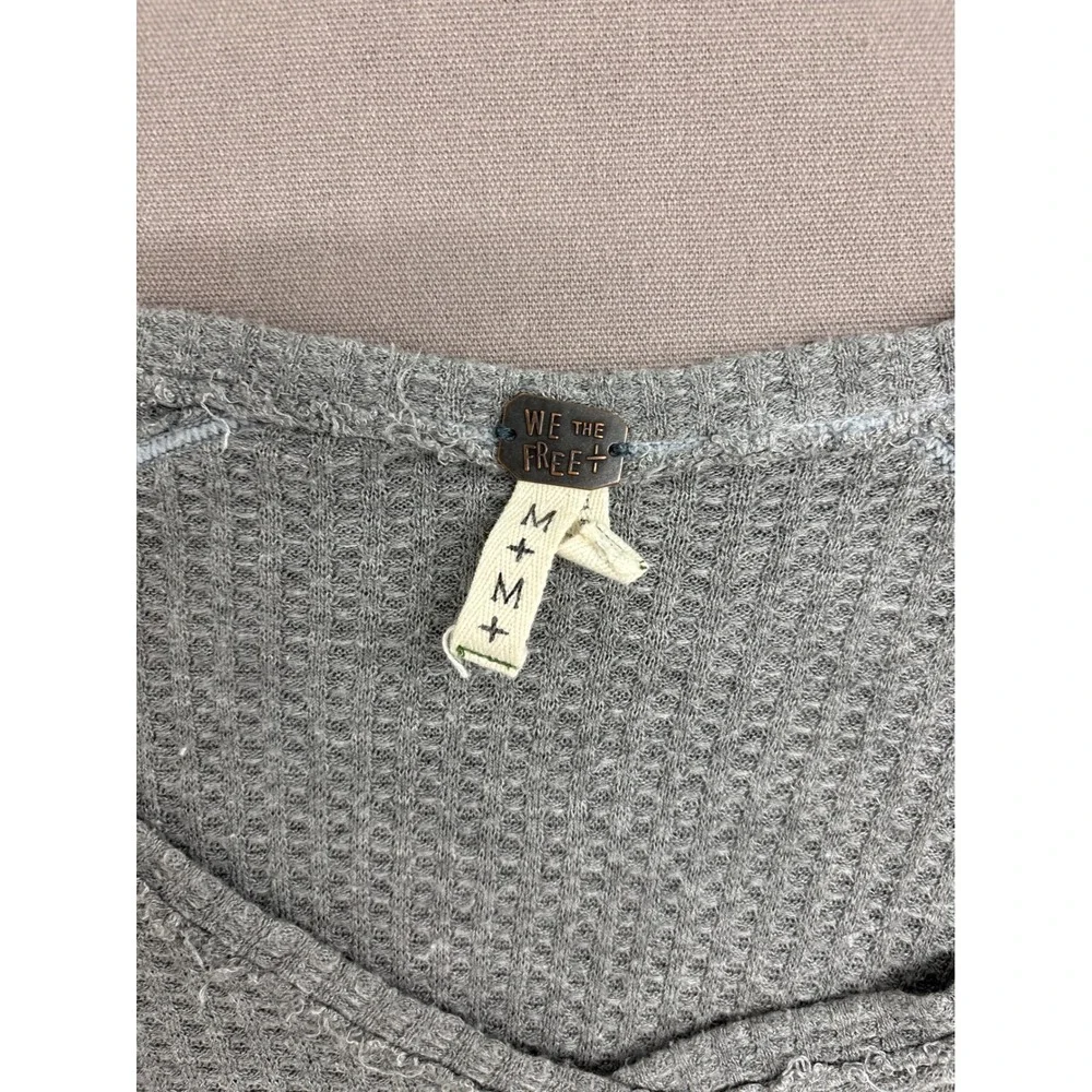We The Free Free People Gray Waffle Knit Thermal V-Neck‎ Ruffle Hem Top Medium